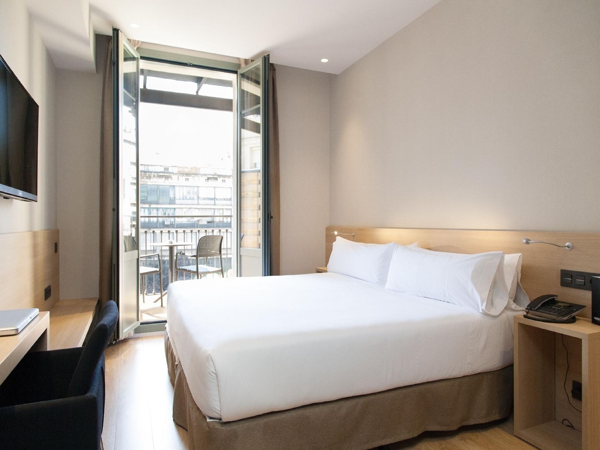 Hotel àmbit 4*